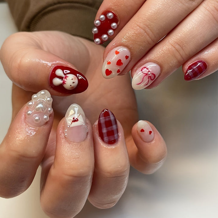 Kreatives Kunstnagelset mit niedlichen Hasen- und Herzen-Motiven Karnz