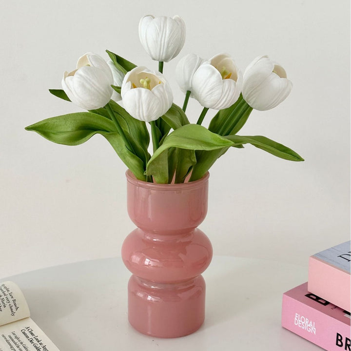 Realistische Kunst-Tulpenblumenstilkel