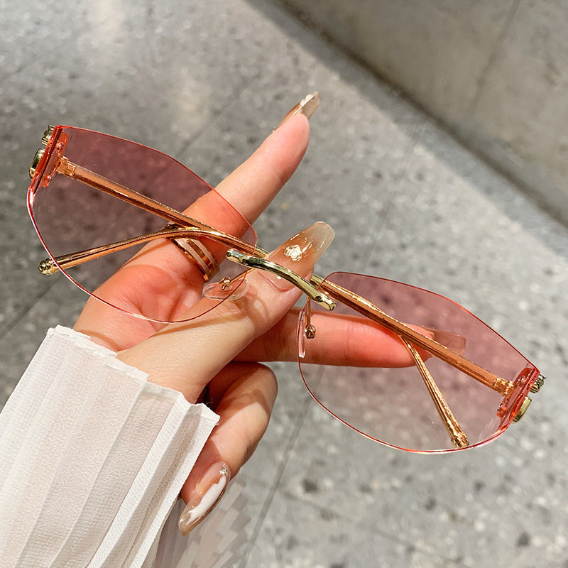 Damen modische Sonnenbrille mit innovativem Schecken-Design Karnz