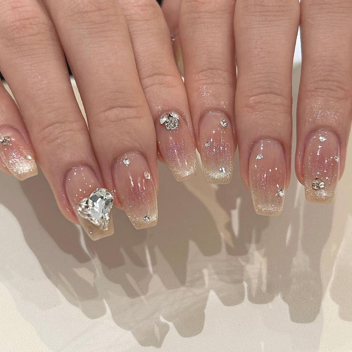 Glitzernde Nagelkunst Karnz