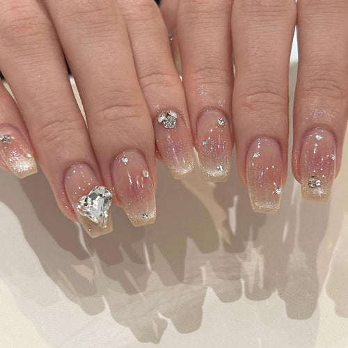 Glitzernde Nagelkunst Karnz