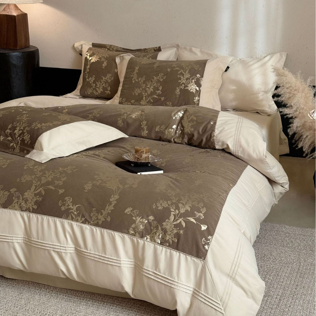 Elegantes Wendbares Bettbezug- und Kissenbezug-Set mit Jacquard-Blütenpanel und feiner Steppkante