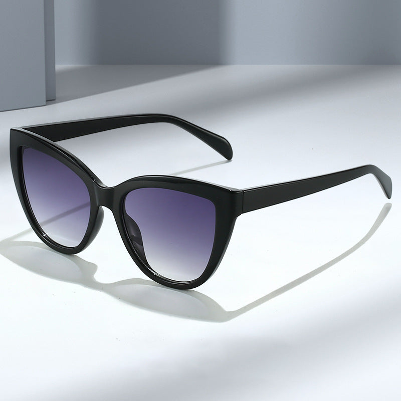 Damen Cat-Eye Sonnenbrille mit transparentem Rahmen und UV-Schutz Karnz