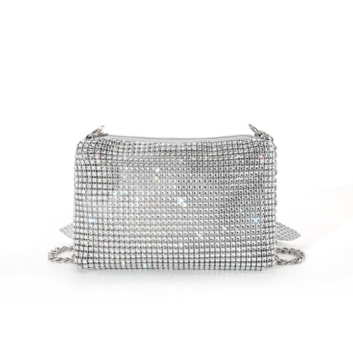 Strassbesetzte Statement-Clutch