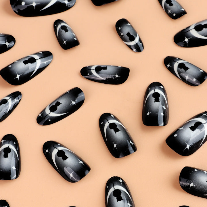 Künstlerische Press-On Nagelverlängerungen mit einzigartigem Design Karnz
