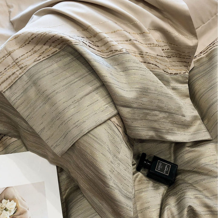 Luxuriöses Satin-Bettwäsche-Set mit Jacquardstruktur und Zierkissen
