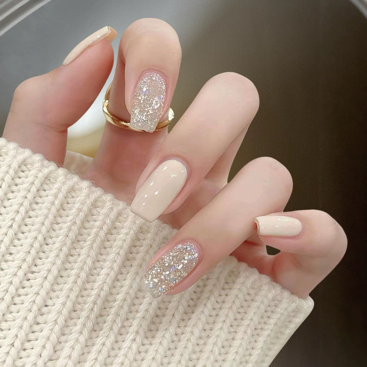 Glitzernde Press-On Nagelverlängerungen