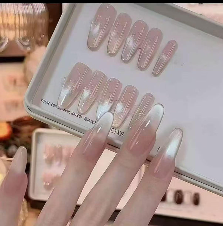 Dekorative mit Strass verzierten Stiletto-Nagelverlängerungen Karnz