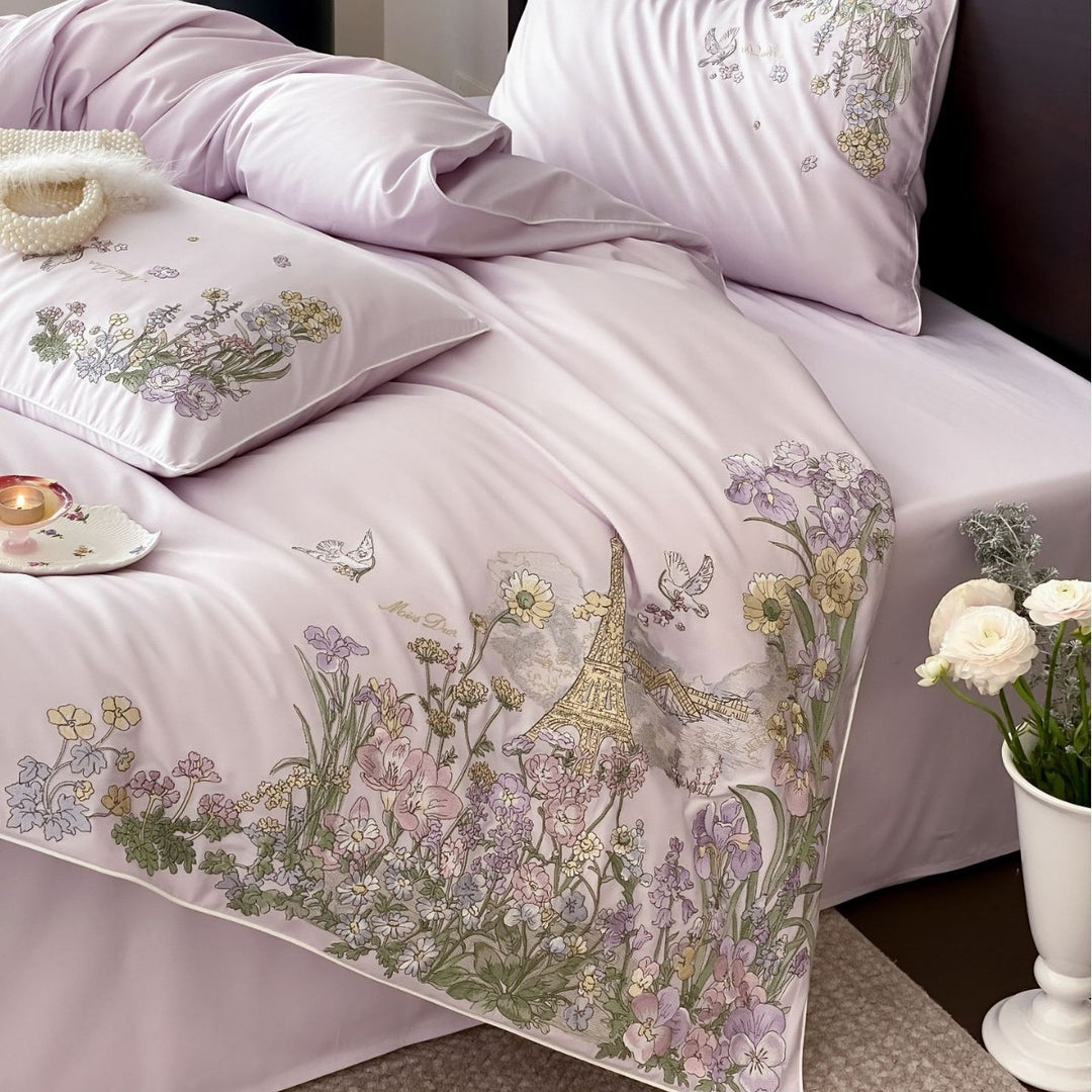 Elegante Baumwollsatin-Bettwäschegarnitur mit feiner Blumenstickerei und Paris-Motiv