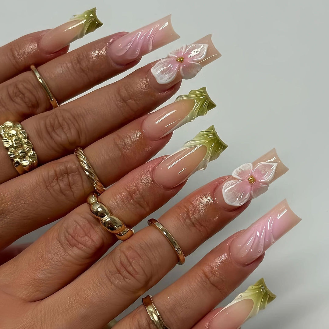 Künstlerische florale Press-On-Nagelerweiterungen Karnz