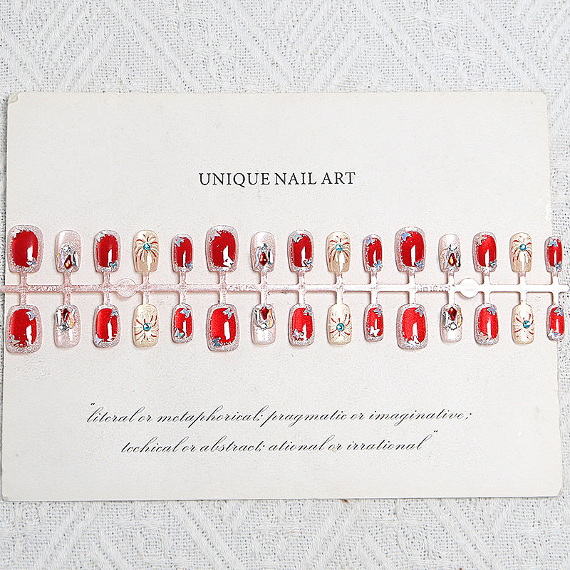 Kunstnagelset mit funkelnden Glitzer- und kreativen Designakzenten Karnz