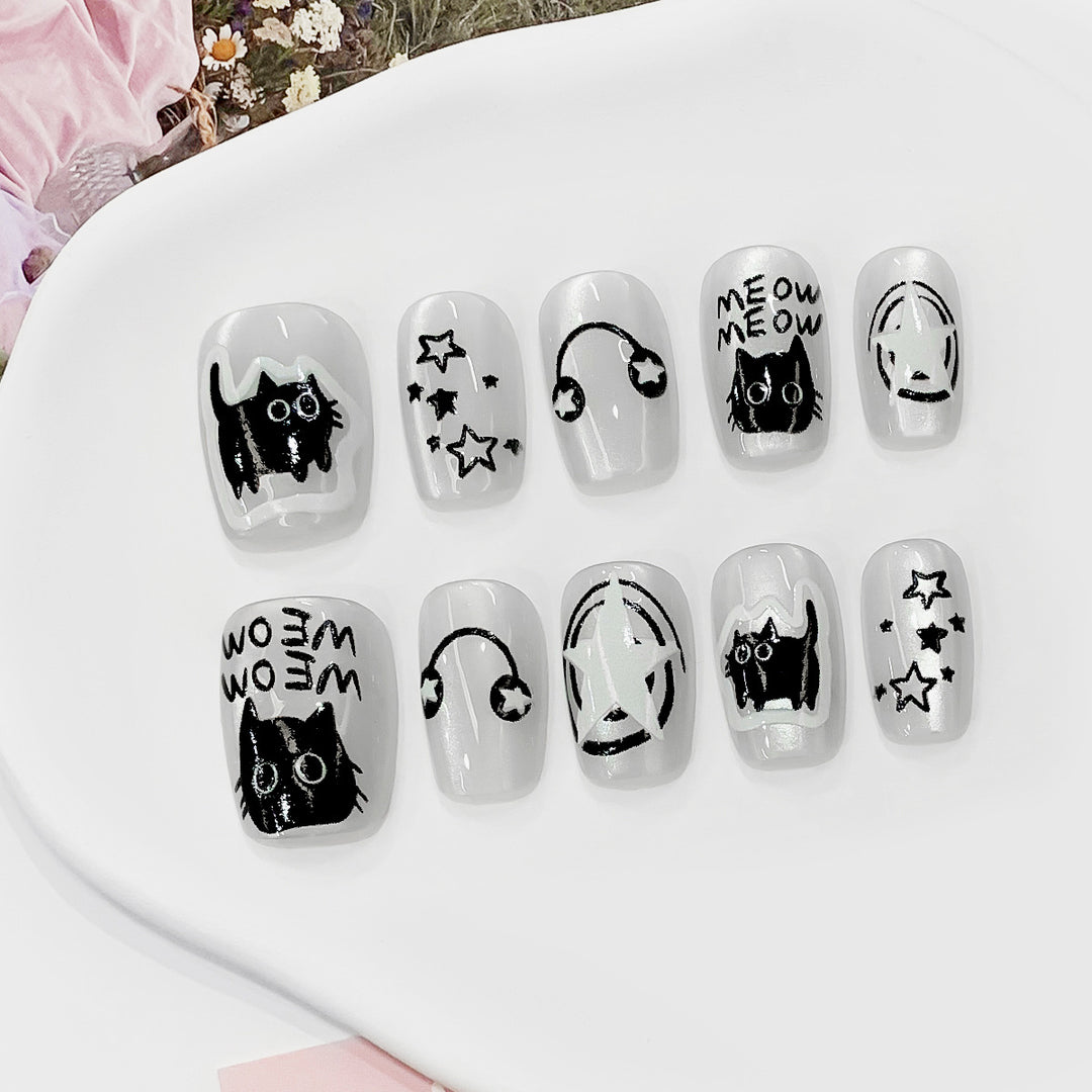 Verspielte Nagelkunst mit Katzenmotiven Karnz