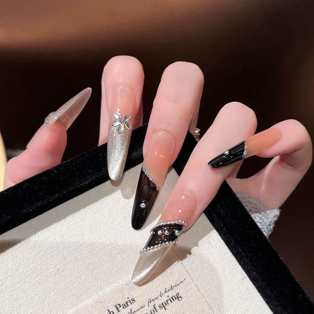 Elegante Stiletto Press-On Nagelverlängerungen Karnz