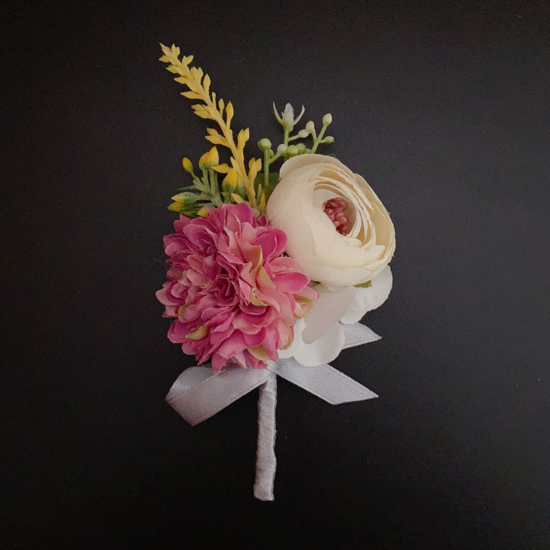 Florale Corsage Ansteckblume