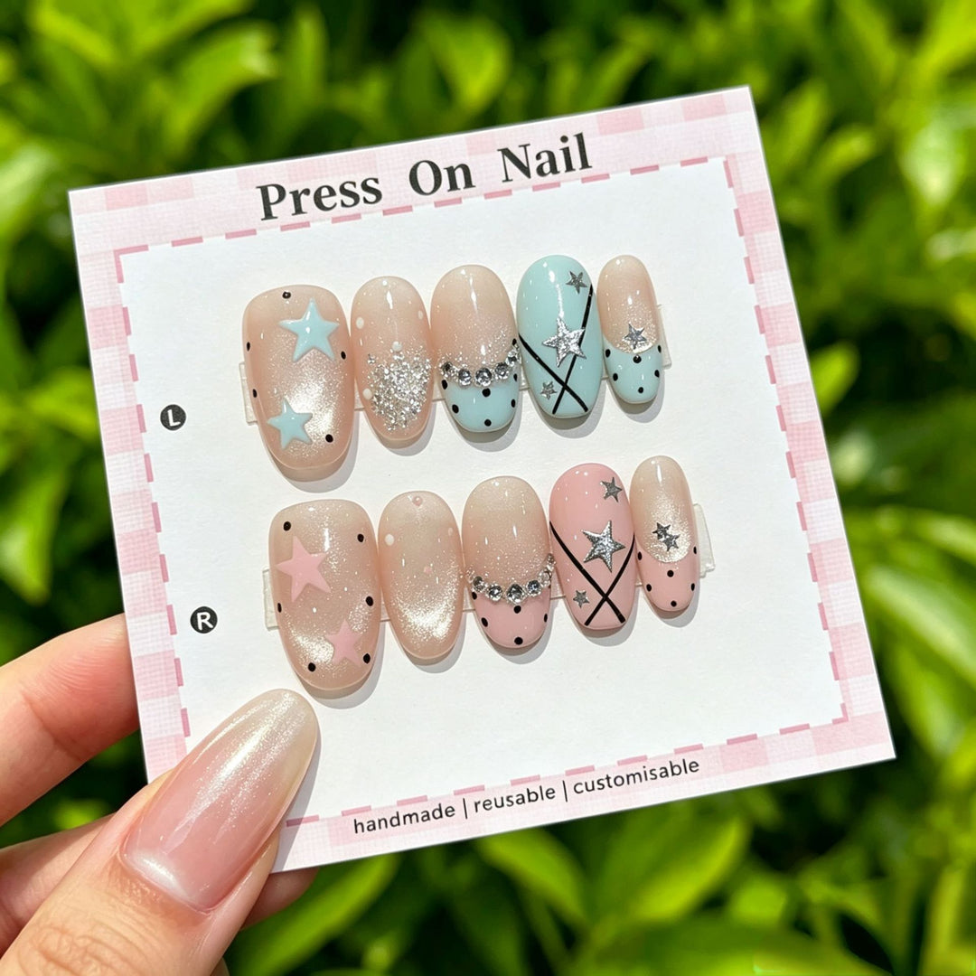 Glamourös Press-On Nagelkunst Set mit dekorativen Strasssteinen