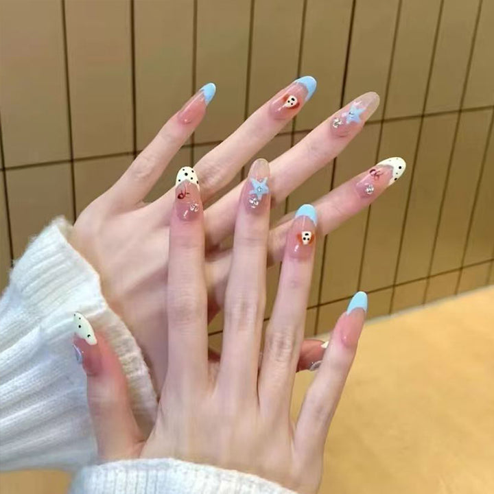 Künstlerisches Gel Press-On Nagelset mit charmanten Charakterdesigns Karnz