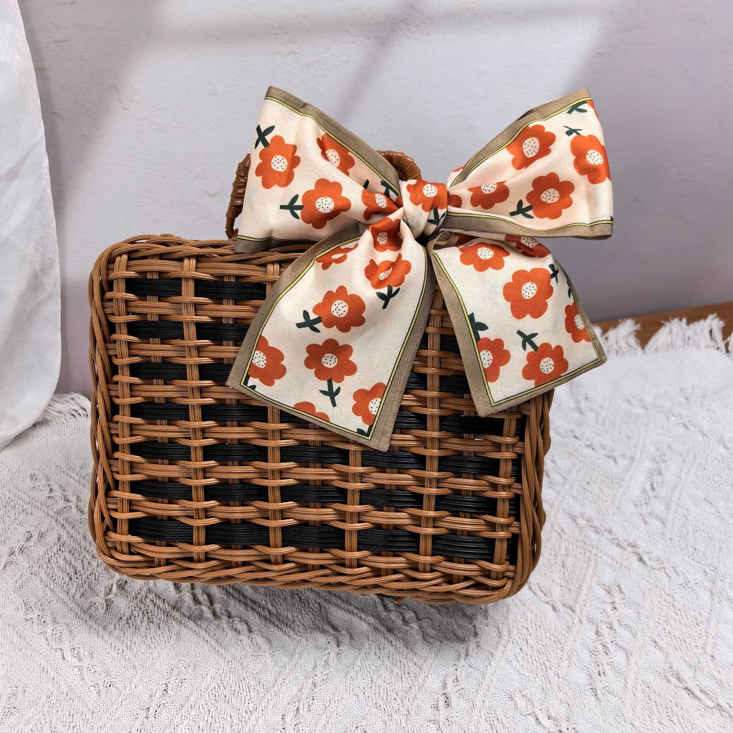 Damen eleganter Handtasche aus geflochtenem Material Karnz
