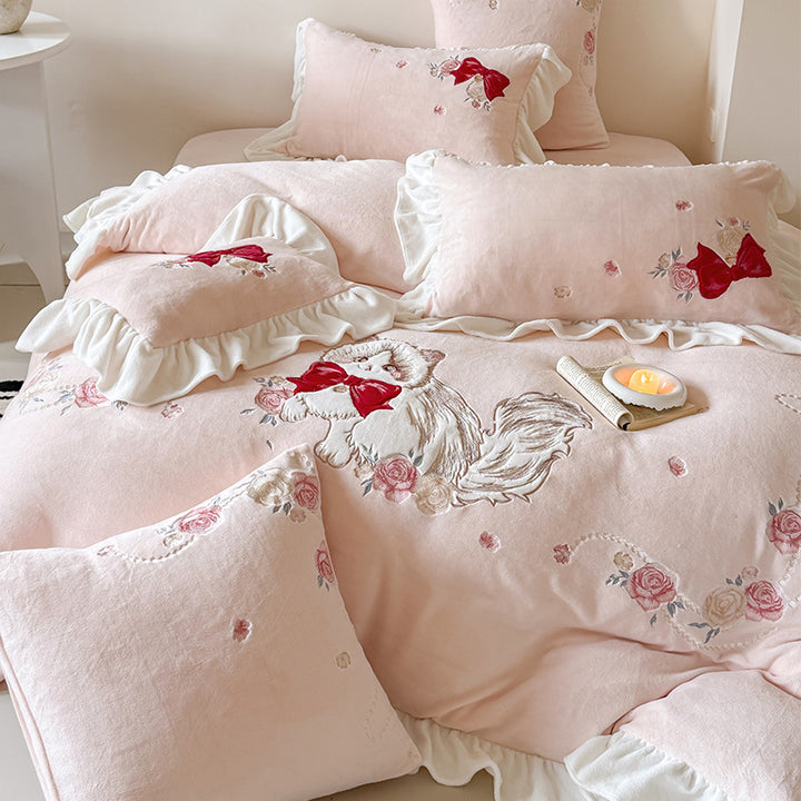 Falten Baumwollsatin Bettbezug Set mit besticktem Kätzchen- & Rosenmotiv