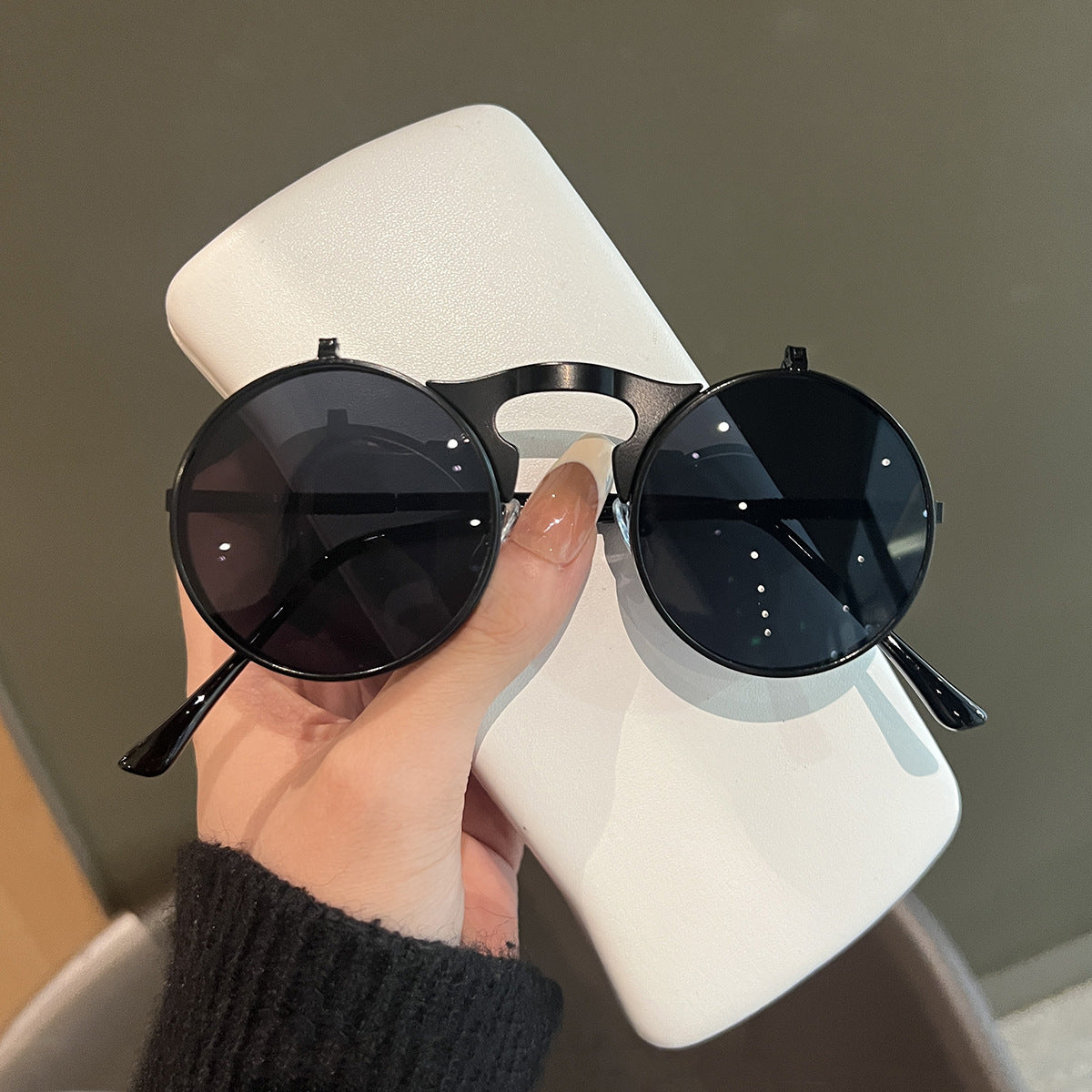 Damen Runde Designer-Sonnenbrille mit innovativem Rahmen Karnz