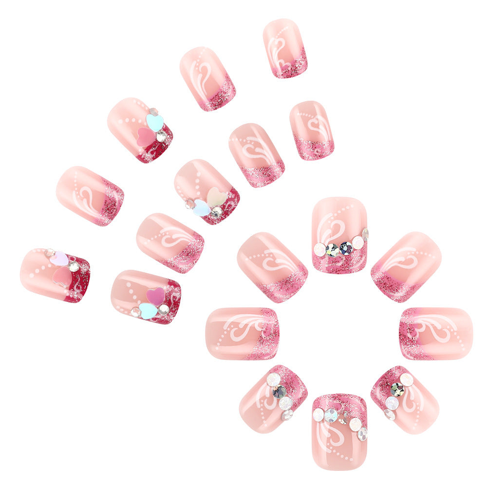 Künstlerische Press-On Nagelkunst mit Herzdesign Karnz