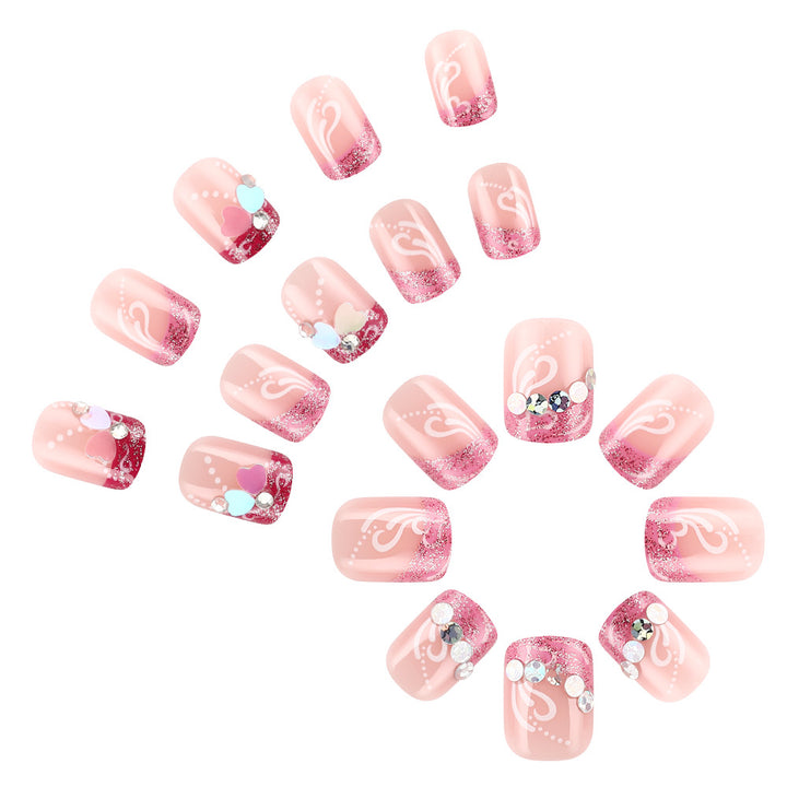 Künstlerische Press-On Nagelkunst mit Herzdesign Karnz