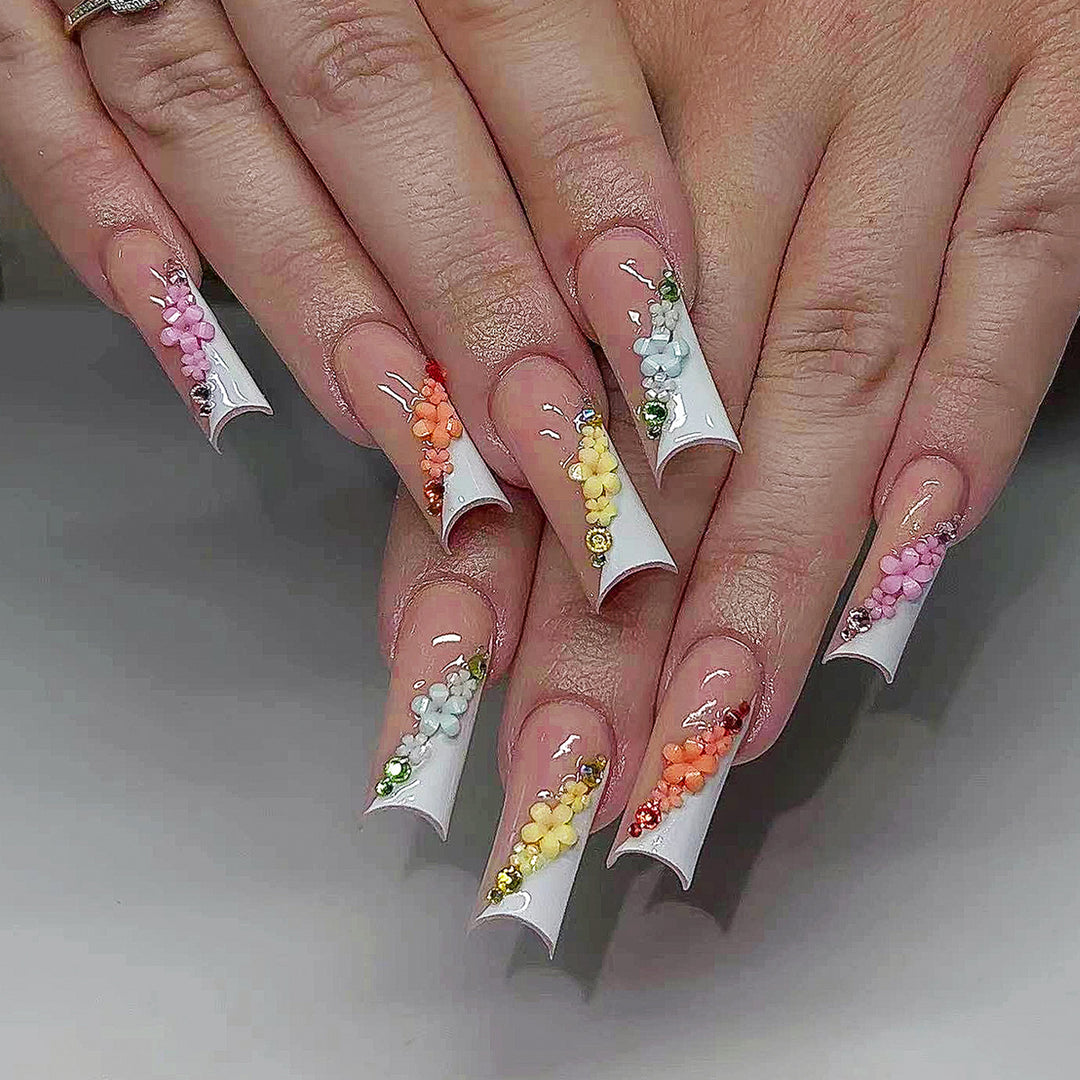 Elegante und kreative Kunstnägel Karnz