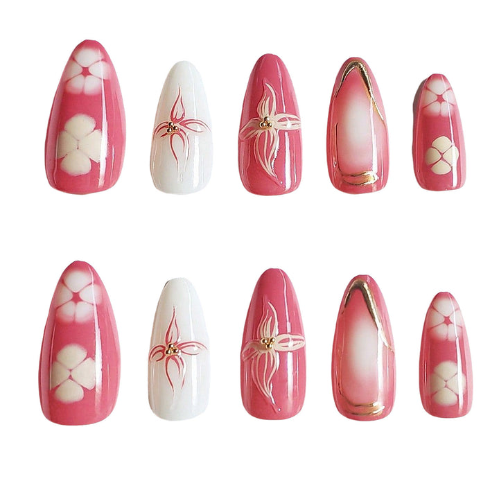 Künstlerisches floral Press-on Nageldesign Karnz