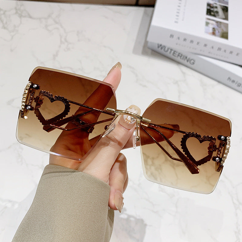 Damen modische Sonnenbrille mit trendigem Herz-Design Karnz