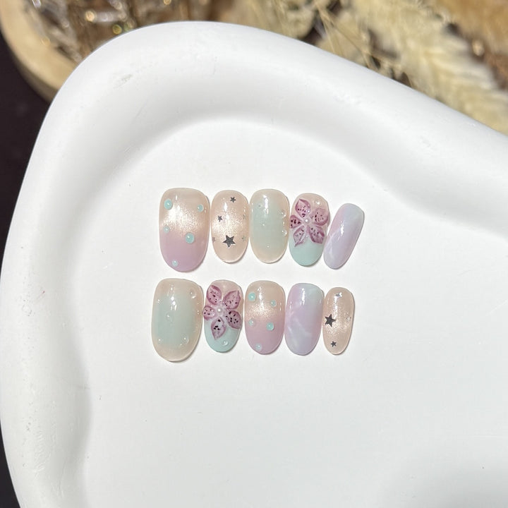 Floral-inspiriertes Press-On-Nagelkunst-Set mit Sternakzenten Karnz