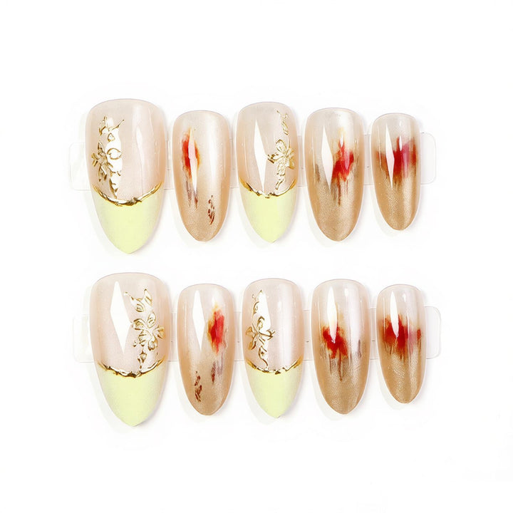 Elegantes Press-On-Nagel-Set mit floralen goldenen Akzenten Karnz