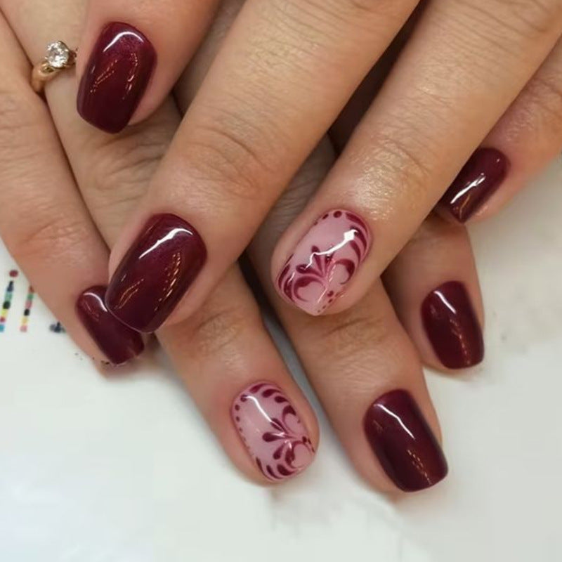 Elegante dekorative Nagelkunstverzierungen Karnz