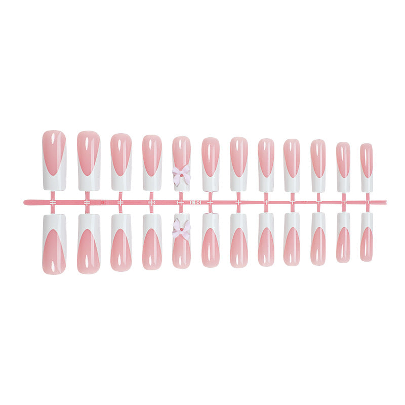 Charmantes dekoratives Press-On-Nagelset Karnz