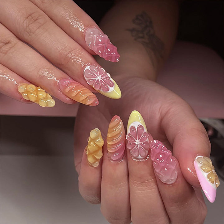 Kunstvolle Nagelkunst mit fruchtigen Designs Karnz