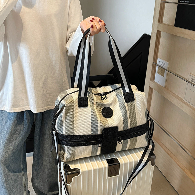 Stylische gestreifte Wochenend-Duffel-Tasche Karnz
