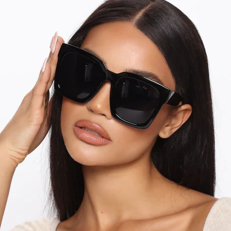 Damen Modische quadratische Sonnenbrille mit trendigem Rahmen und schützendem UV-Filter Karnz