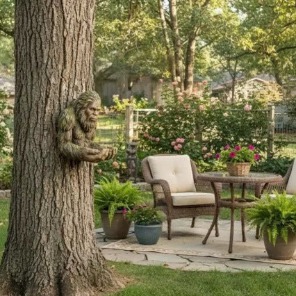 Dekorative Gartenfigur mit Vogelfutterspender Karnz