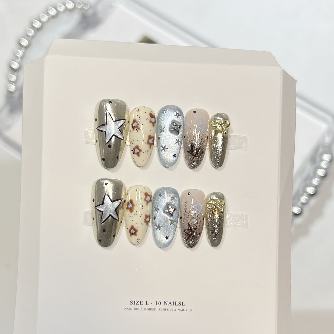 Künstlerisches Stiletto Press-On Nagelset mit einzigartigen ästhetischen Designs Karnz