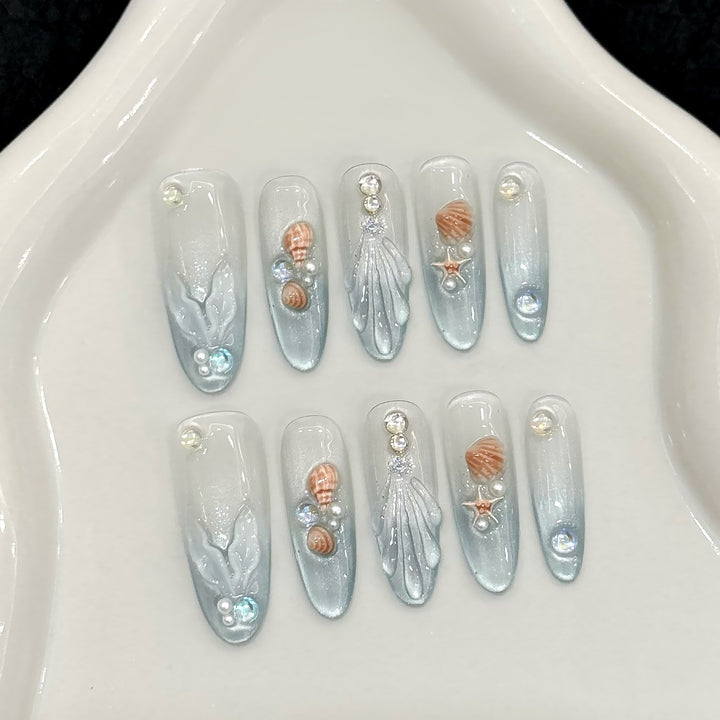 Dekorative Meer-inspirierte Press-On Nagelkunst
