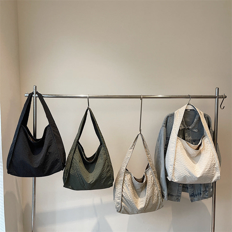 Texturierte Alltags-Hobo-Tasche Karnz