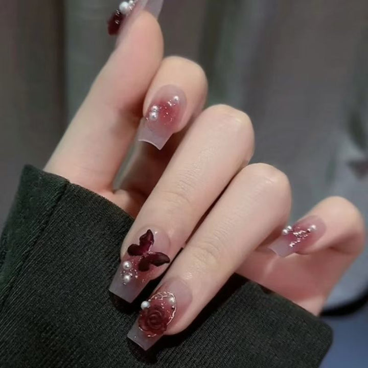 Kunstnägel Im Klassischen French-Tip Stil Karnz