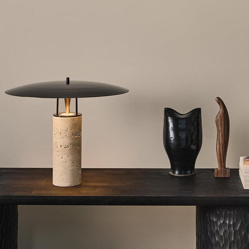 Moderne Minimalistische Tischlampe mit geometrischem Sockel