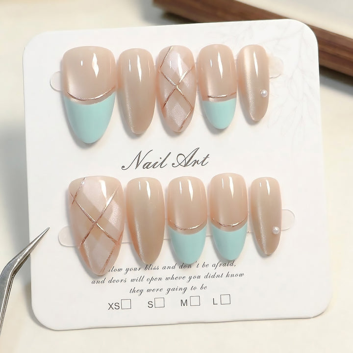 Elegantes Künstlerisches Press-On-Nagelset Karnz