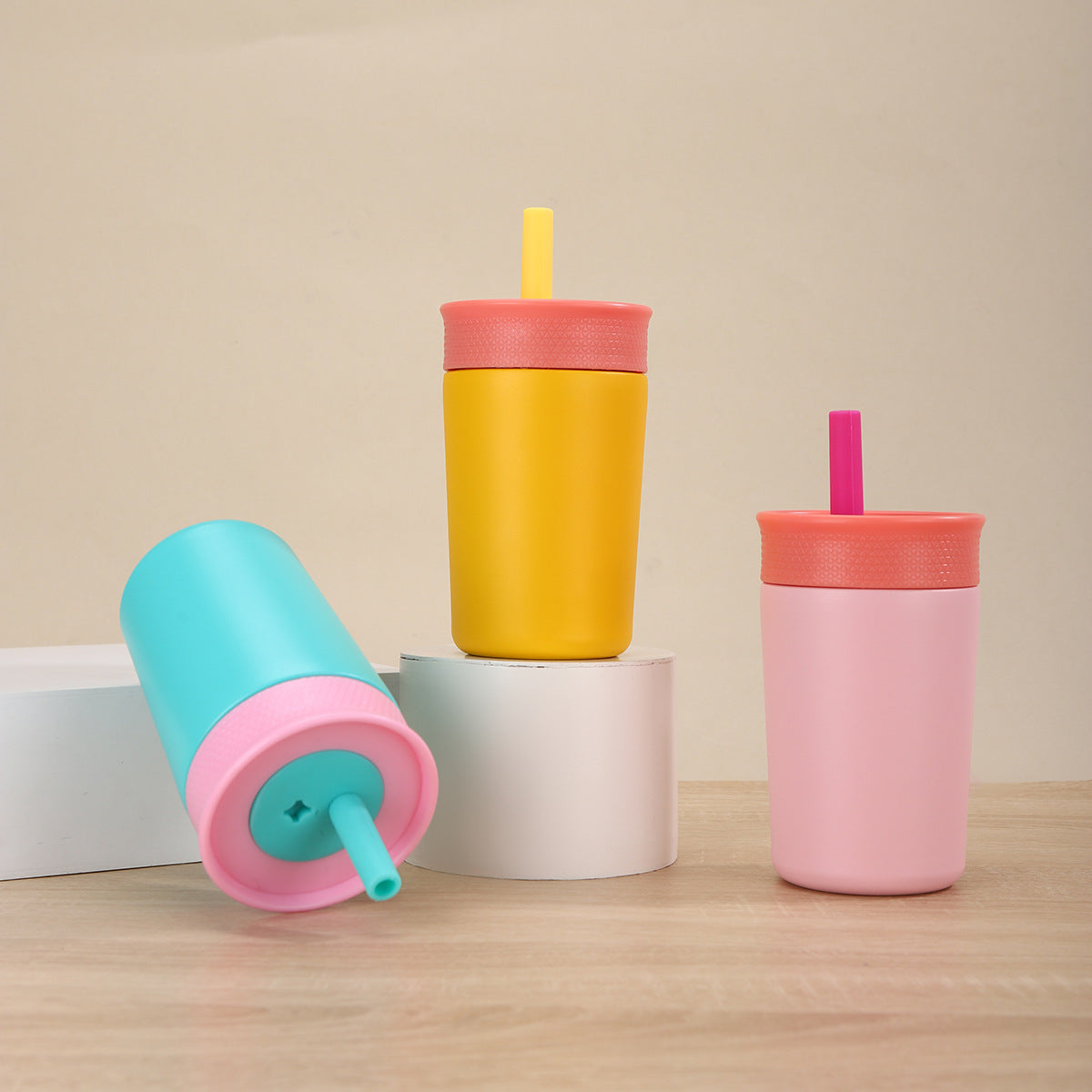 Damen Isolierte Trinkflasche mit Silikonhut und Strohhalm Karnz