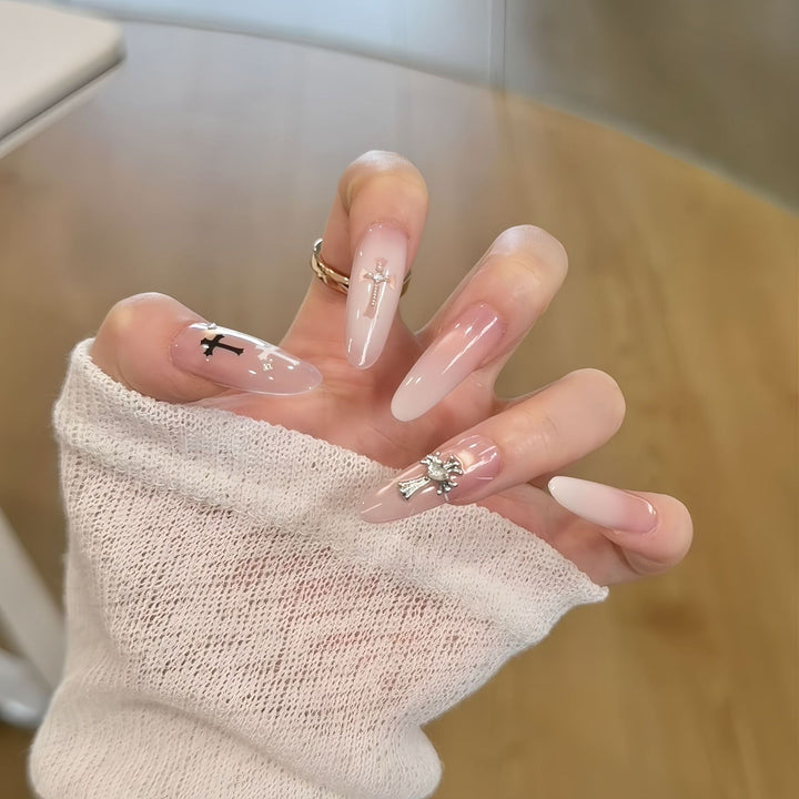 Elegante Kunstnägel mit Kreativen Designs Karnz