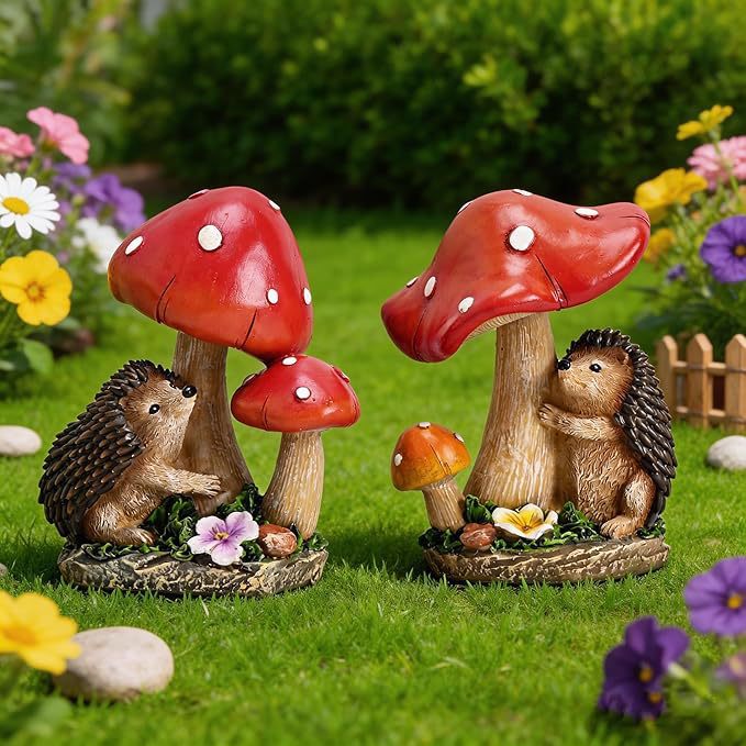 Niedliche Dekofigur mit Igel und Fliegenpilzen Karnz
