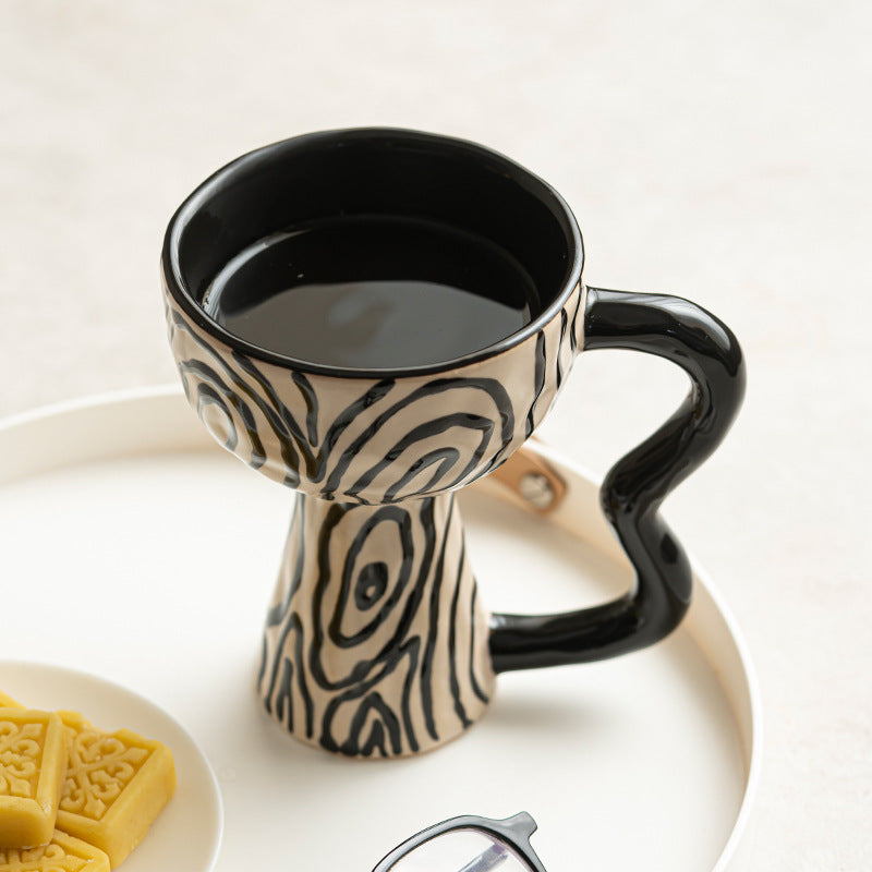 Künstlerische blumenförmige Keramikkaffeetasse
