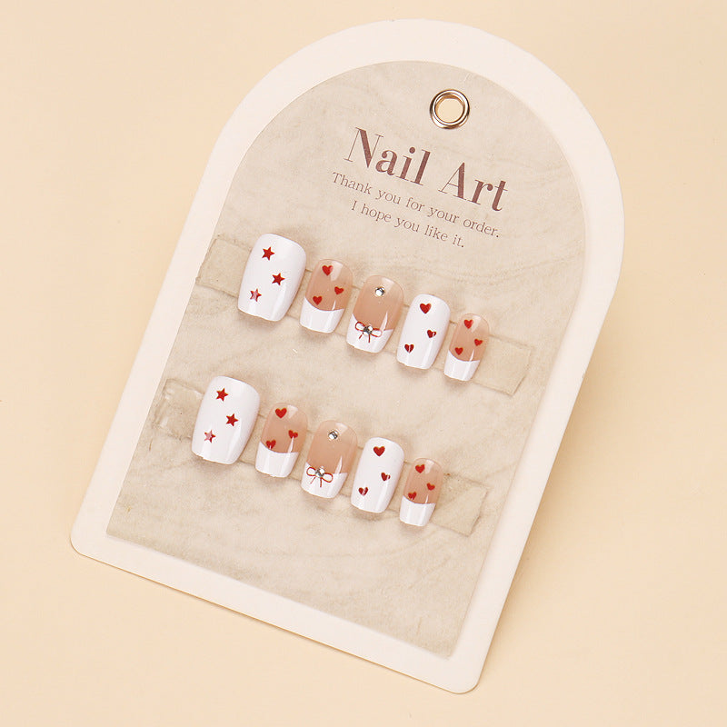 Dekorativer Press-On Nagelset mit Herz- und Schleifendesigns Karnz