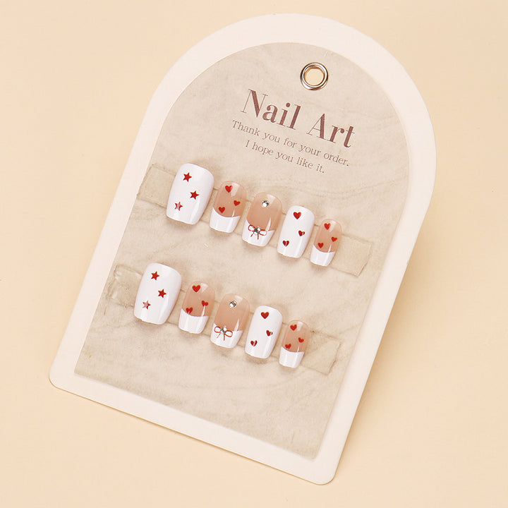 Dekorativer Press-On Nagelset mit Herz- und Schleifendesigns Karnz