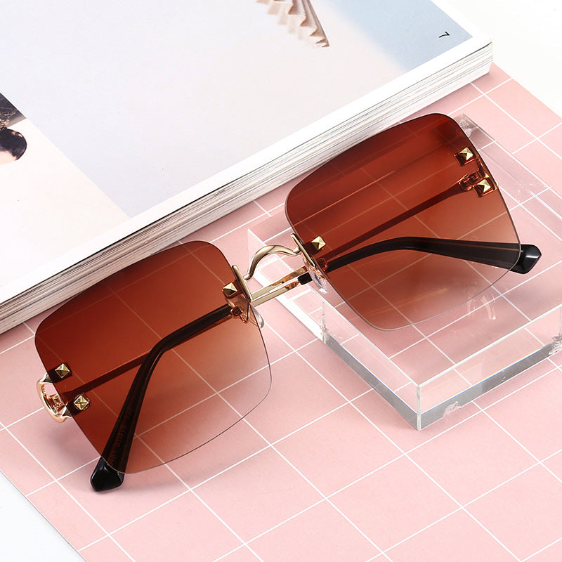 Damen quadratische Sonnenbrille mit elegantem Metallrahmen und robusten Gläsern Karnz