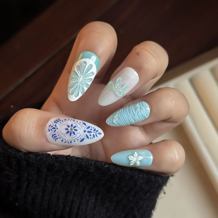 Elegantes Floral-Design Press-On Nagelset Karnz